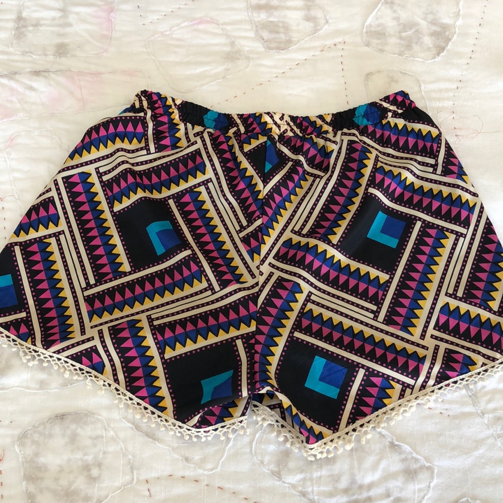 Francesca’s Aztec Pattern Shorts - Picture 3 of 3
